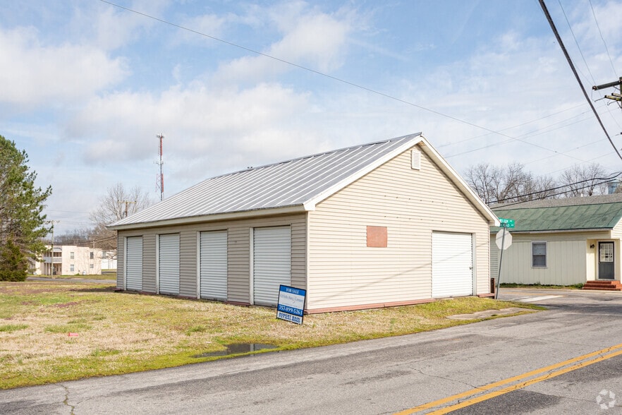 300 Wilson Ave, Wakefield Sussex, VA à vendre - Photo principale – Image 1 sur 27