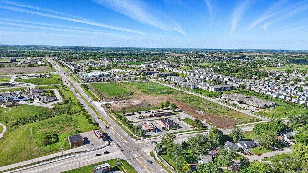 Sunset Drive, Norwalk, IA à vendre - Photo de l’immeuble – Image 2 sur 9