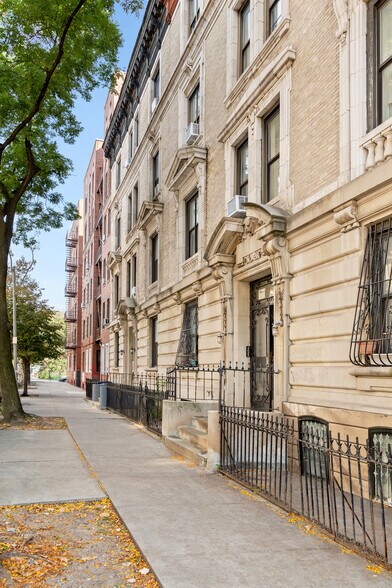 243 New York Ave, Brooklyn, NY à vendre - Photo de l’immeuble – Image 3 sur 6