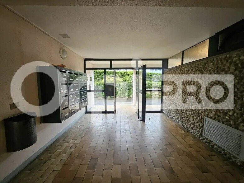 Bureau dans Reims à vendre - Photo de l’immeuble – Image 3 sur 12