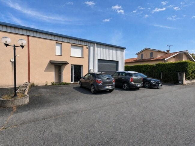 Plus de détails pour Local d’activités à vendre