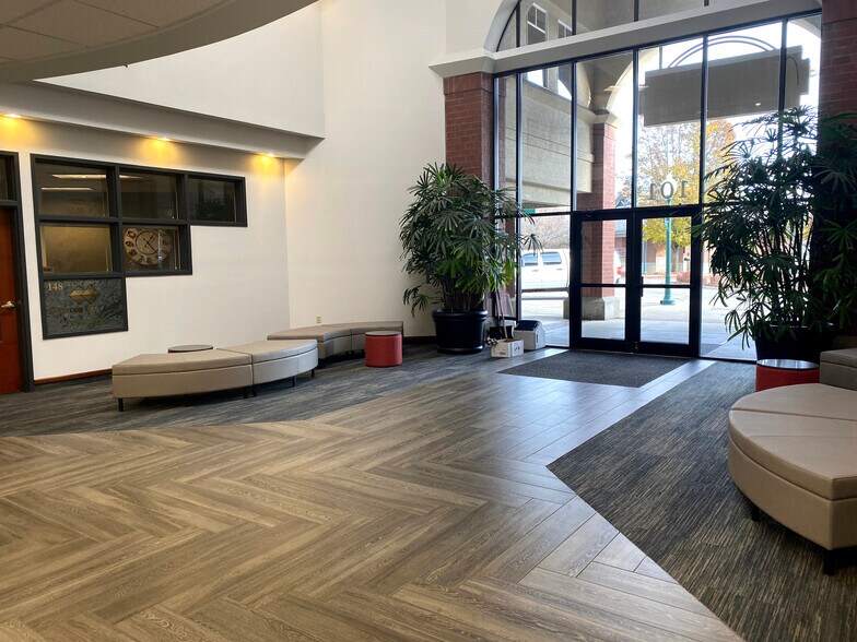 101 W Ironwood Dr, Coeur d'Alene, ID à louer - Photo de l’immeuble – Image 3 sur 6