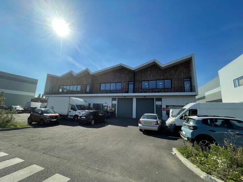 Industriel/Logistique dans Montmagny à vendre - Photo de l’immeuble – Image 3 sur 5