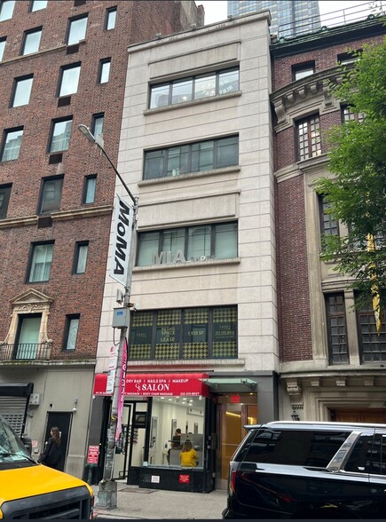 44 W 55th St, New York, NY à louer - Photo de l’immeuble – Image 3 sur 4
