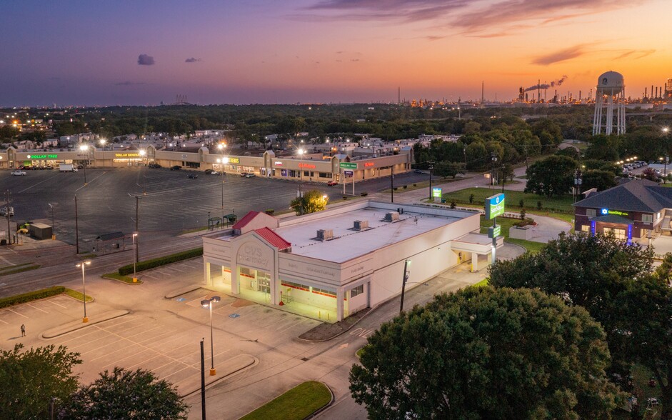 2001 Garth Rd, Baytown, TX à louer - Photo de l’immeuble – Image 3 sur 18