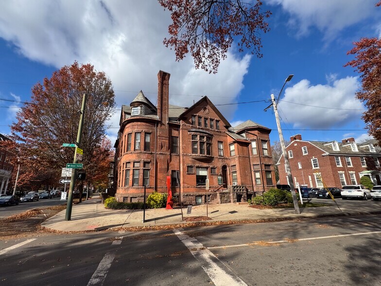 79 Trumbull St, New Haven, CT à vendre - Photo de l’immeuble – Image 2 sur 26