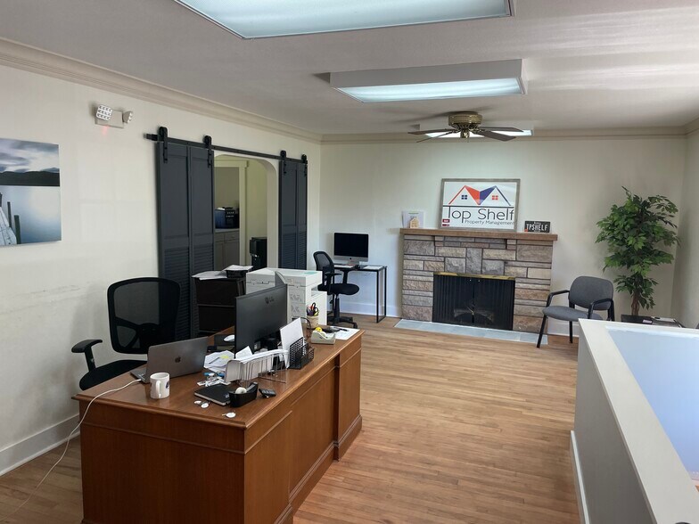 1011 Grand Ave, West Des Moines, IA à vendre - Photo de l’immeuble – Image 2 sur 9