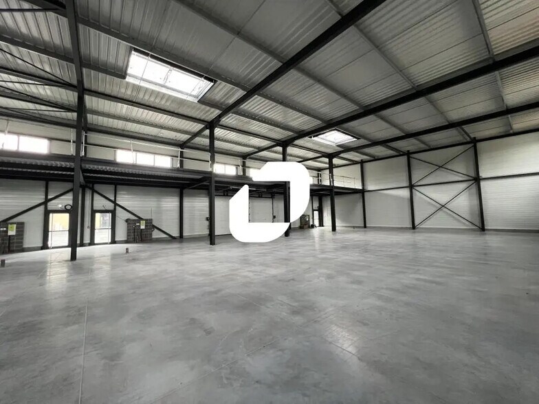 Local d’activités dans Sainghin-en-Mélantois à louer - Photo intérieure – Image 2 sur 11