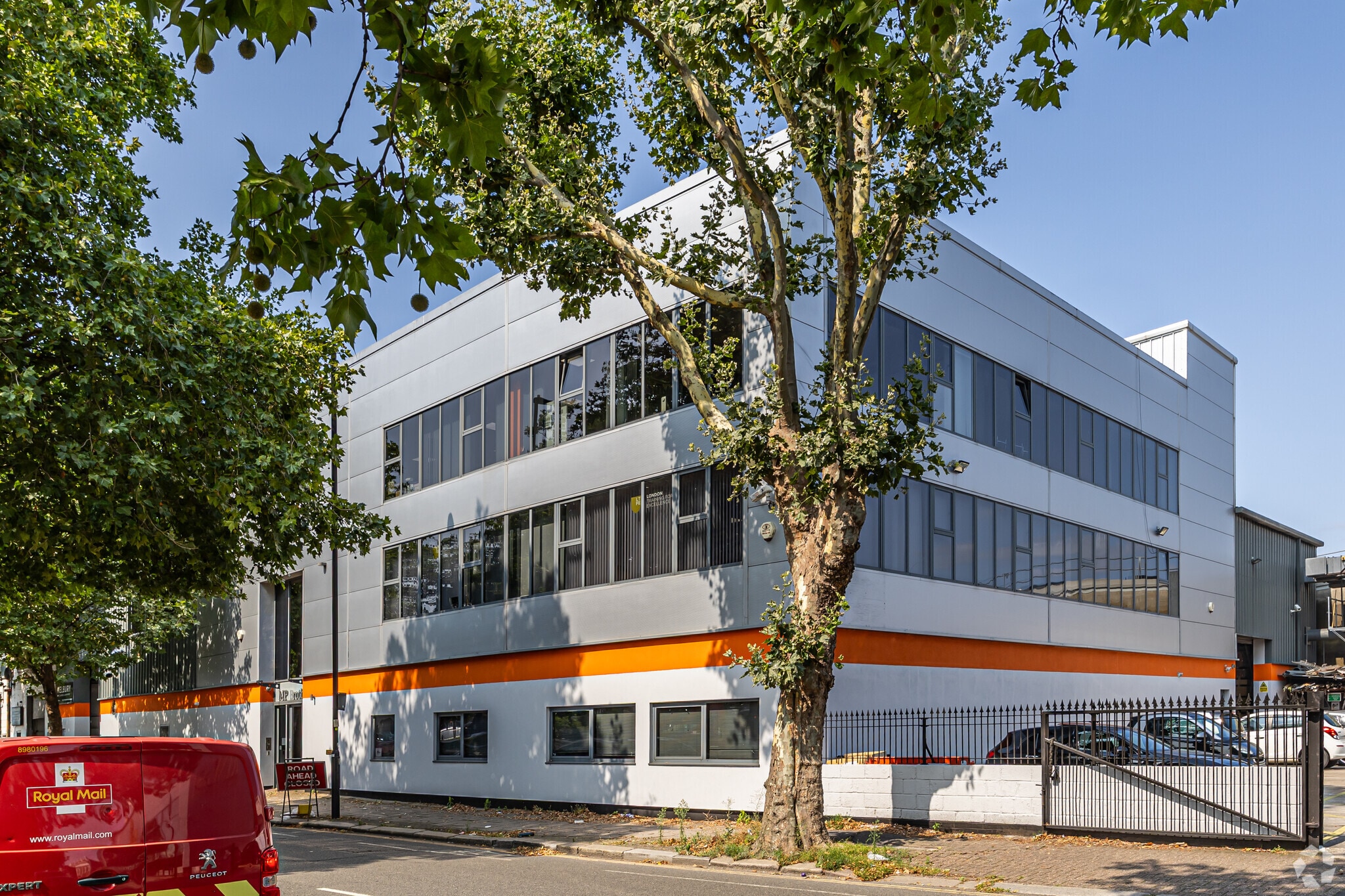 194-206 Acton Ln, Londres à louer Photo principale– Image 1 sur 20