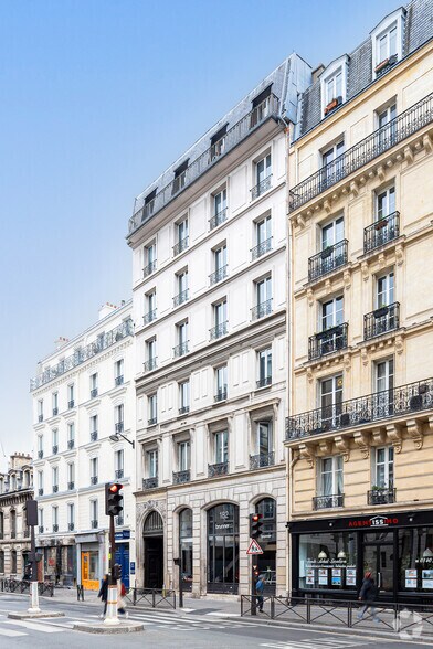 182 Rue La Fayette, Paris à louer - Photo de l’immeuble – Image 2 sur 5