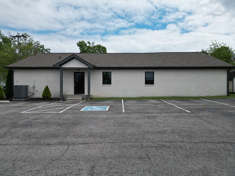 99 Marion St, Clarksville, TN à louer - Photo de l’immeuble – Image 1 sur 5