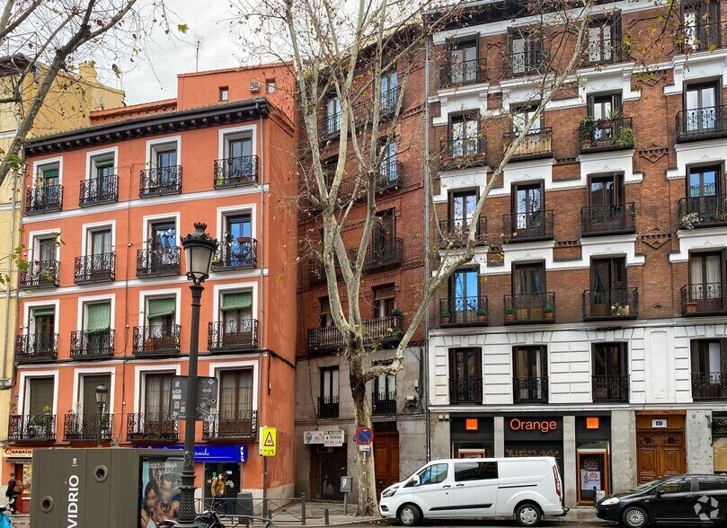 Immeuble residentiel dans Madrid, Madrid à vendre - Photo de l’immeuble – Image 2 sur 2