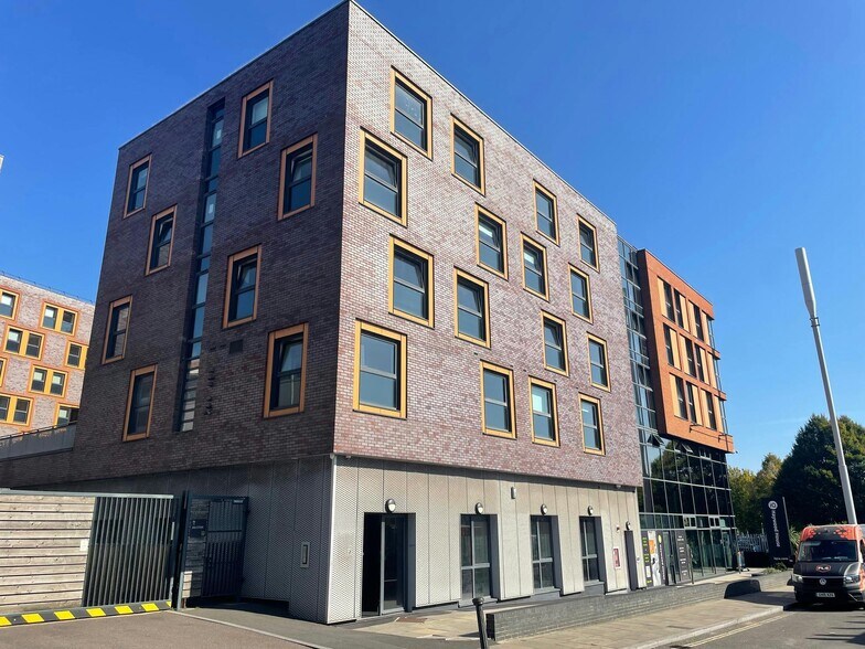 Blackburn Rd, Londres à louer - Photo de l’immeuble – Image 1 sur 9