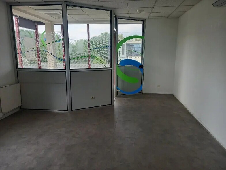 Bureau dans École-Valentin à louer - Photo de l’immeuble – Image 3 sur 4