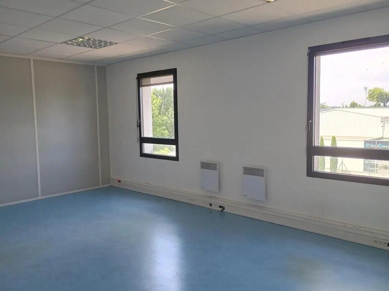 580 Rue Lavoisier, Péronnas à louer - Photo intérieure – Image 3 sur 7