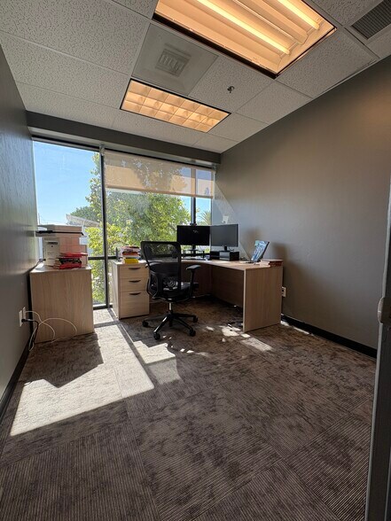 2210 E Fort Lowell Rd, Tucson, AZ à louer - Photo de l’immeuble – Image 3 sur 8