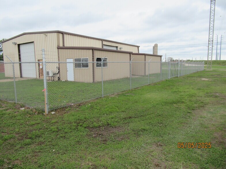 530 E 2nd St, Freeport, TX à louer - Photo de l’immeuble – Image 3 sur 19