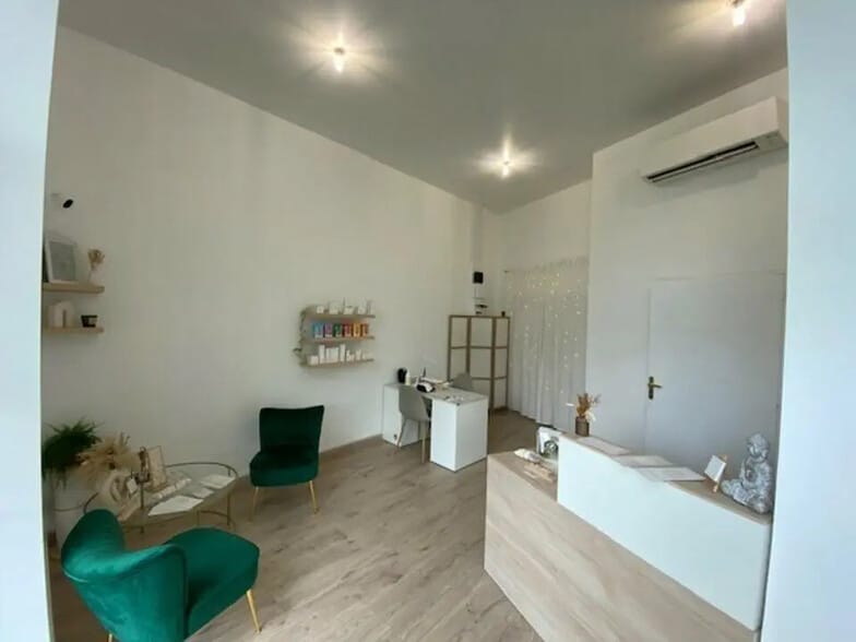 Local commercial dans Carbon-Blanc à louer - Photo de l’immeuble – Image 2 sur 12