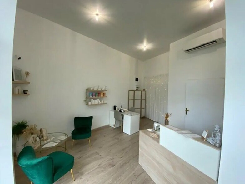 Local commercial dans Carbon-Blanc à louer - Photo intérieure – Image 2 sur 12