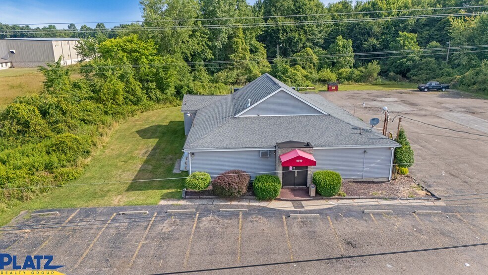 4040 McCartney Rd, Lowellville, OH à vendre - Photo de l’immeuble – Image 1 sur 15