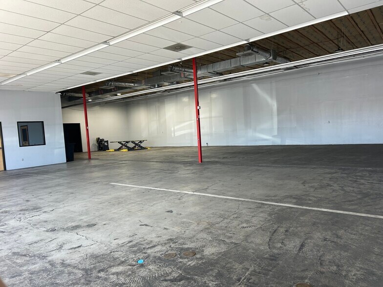 3702 W 5400 S, Salt Lake City, UT à louer - Photo de l’immeuble – Image 3 sur 8