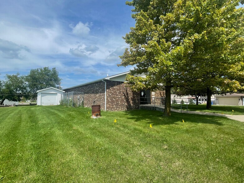 210 Home Ave, Churubusco, IN à louer - Photo de l’immeuble – Image 3 sur 44