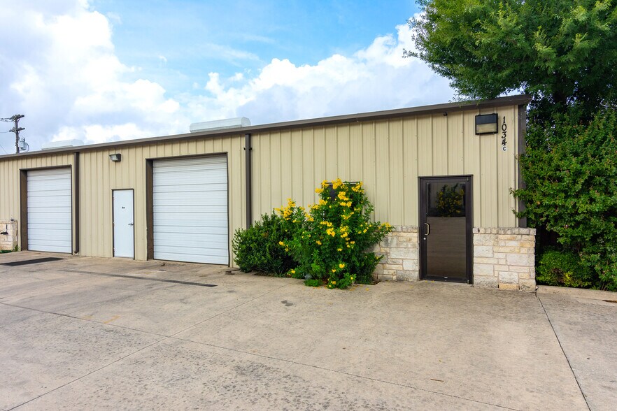 1034 Canyon Bend Dr, Dripping Springs, TX à vendre - Photo de l’immeuble – Image 2 sur 6