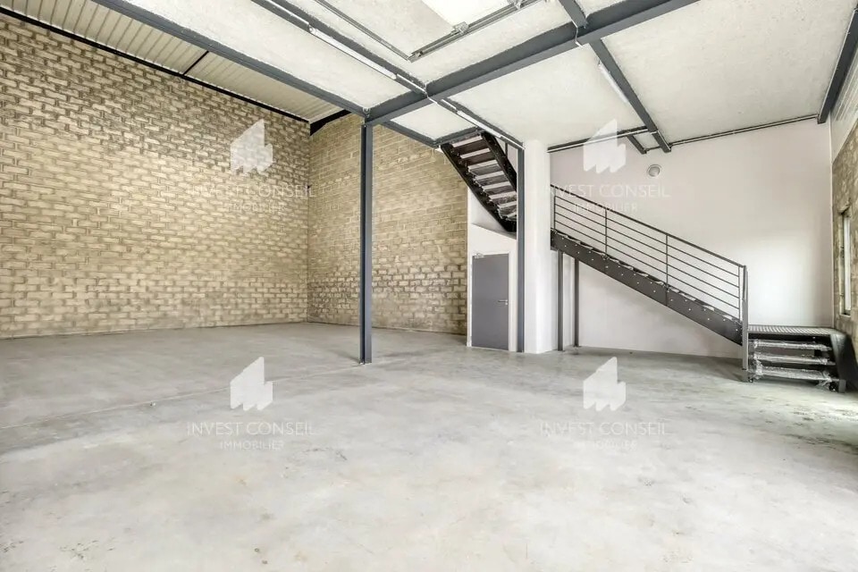 Local d'activités dans Persan à vendre Photo intérieure– Image 1 sur 11