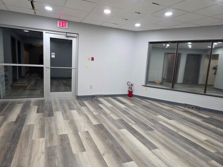 N91W17174 Appleton Ave, Menomonee Falls, WI à louer - Photo intérieure – Image 3 sur 5