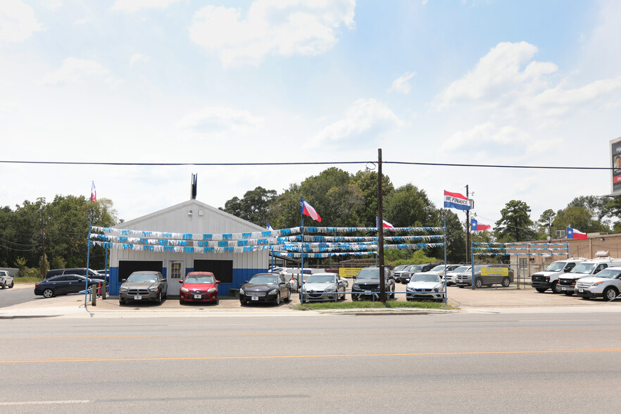 815 E Davis St, Conroe, TX à vendre - Photo de l’immeuble – Image 1 sur 6