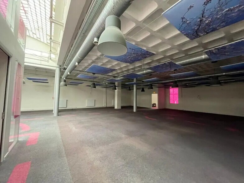 Local d’activités dans Saint-Cloud à louer - Photo intérieure – Image 2 sur 5