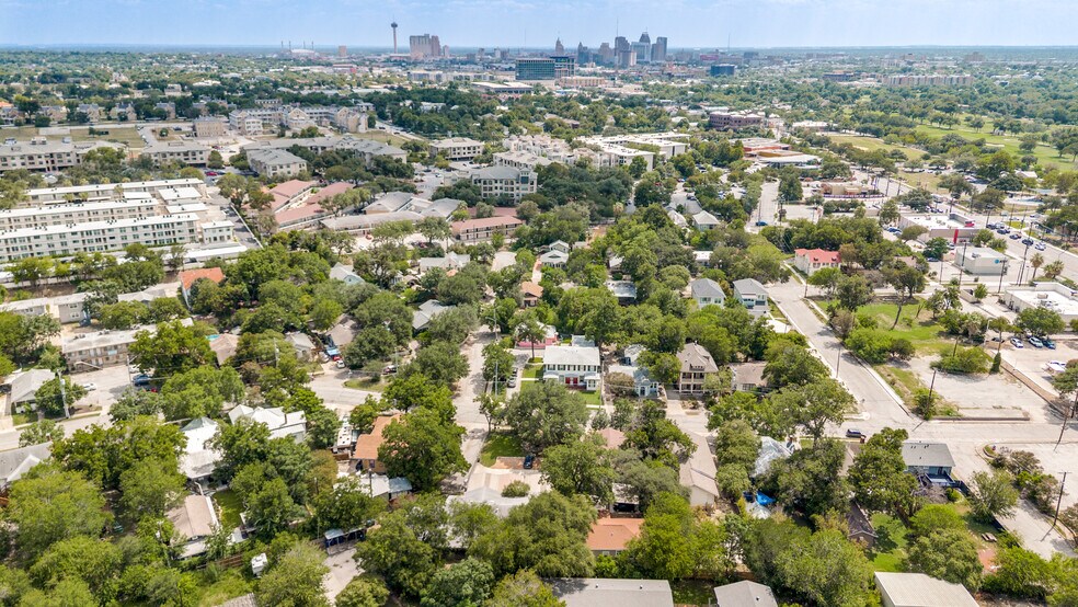 215 Eleanor Ave, San Antonio, TX à vendre - Aérien – Image 2 sur 17