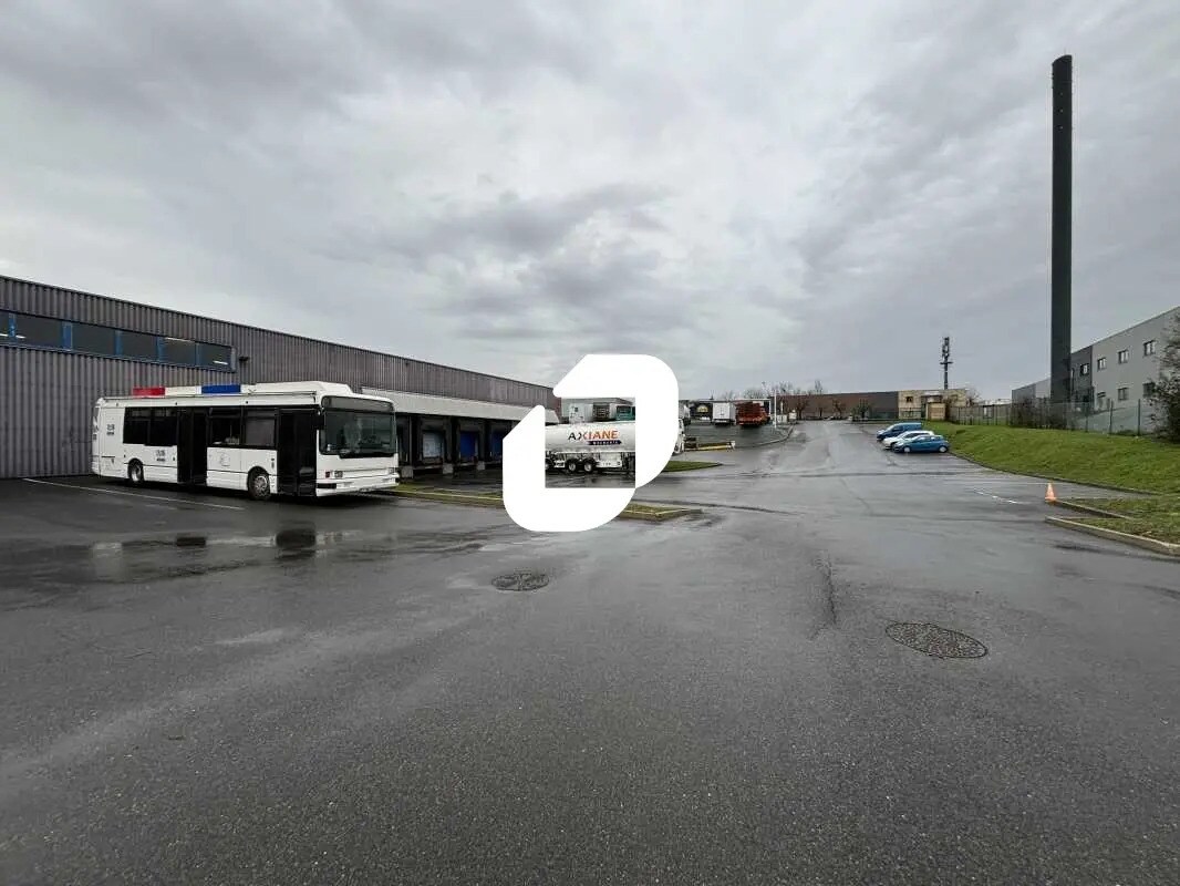 Local d’activités dans Égly à louer Photo de l’immeuble– Image 1 sur 18