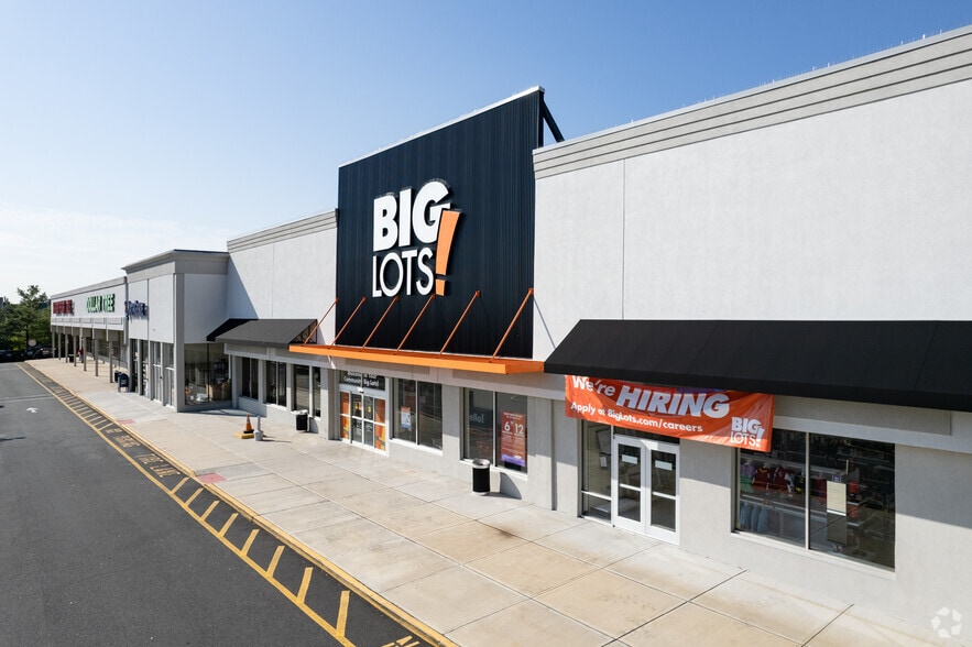 275 Rt-18, East Brunswick, NJ à louer - Photo de l’immeuble – Image 3 sur 5