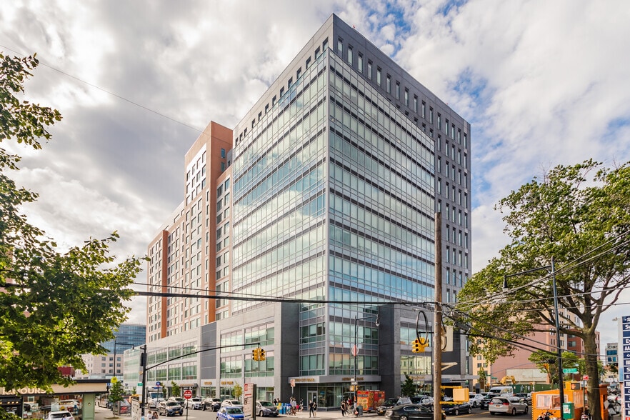 3808 Union St, Flushing, NY à louer - Photo principale – Image 1 sur 53