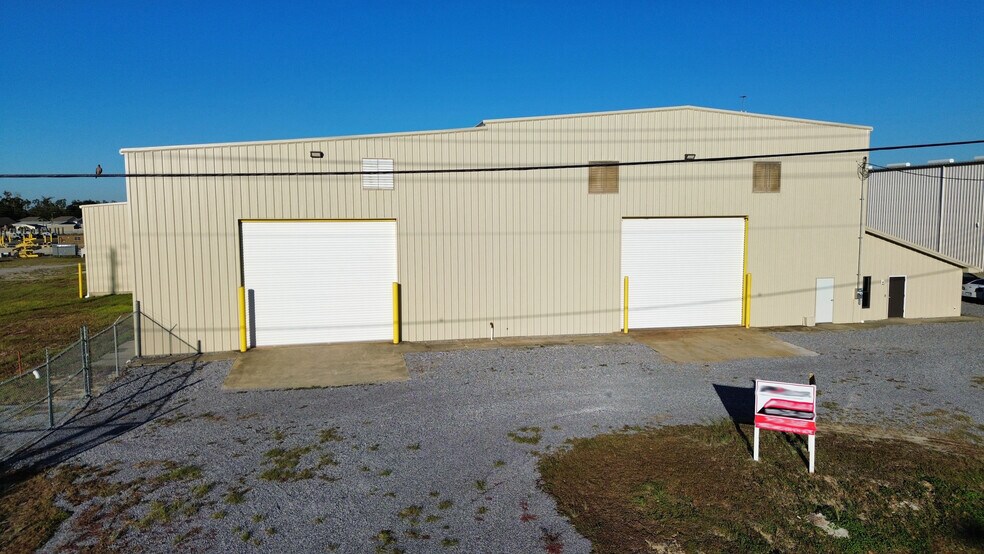 Bayline Warehouses portefeuille de 5 biens à vendre sur LoopNet.fr - Photo de l’immeuble – Image 3 sur 4
