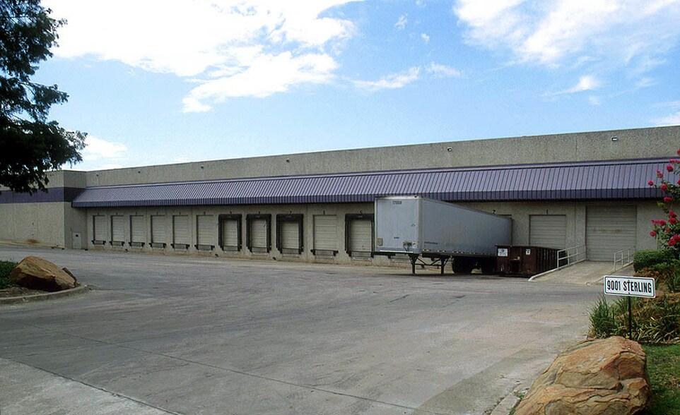 9001-9015 Sterling St, Irving, TX à louer - Photo de l’immeuble – Image 3 sur 4