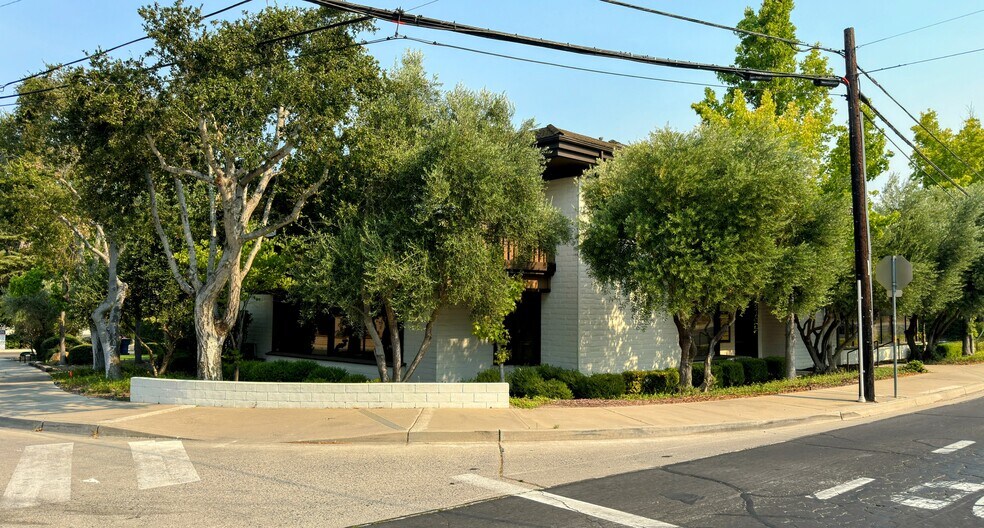 684-690 Alamo Pintado Rd, Solvang, CA à louer - Photo de l’immeuble – Image 2 sur 5