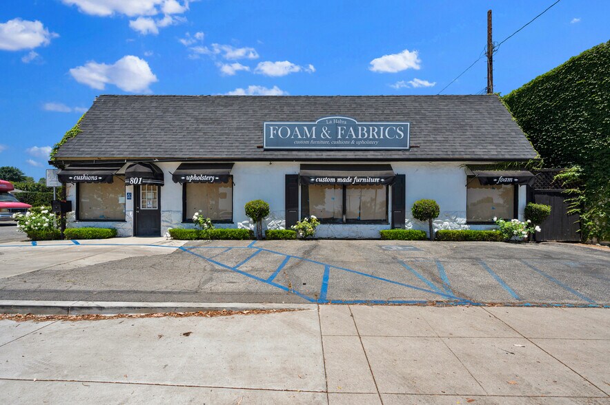 801 W Whittier Blvd, La Habra, CA à vendre - Photo de l’immeuble – Image 2 sur 62