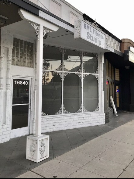 16830-16848 Saticoy St, Van Nuys, CA à louer - Photo de l’immeuble – Image 2 sur 8