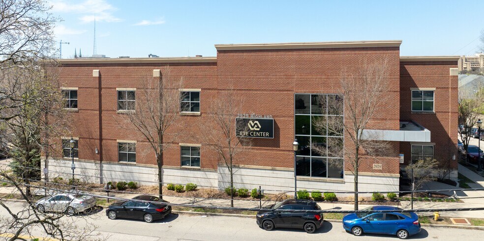 2929 Highland Ave, Cincinnati, OH à louer - Photo de l’immeuble – Image 1 sur 14