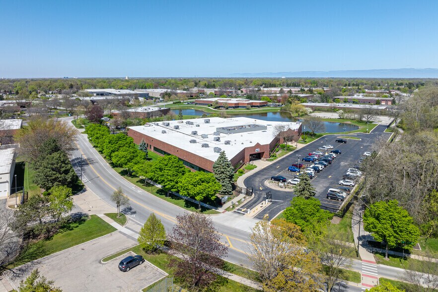 852 Feehanville Dr, Mount Prospect, IL à vendre - Aérien – Image 3 sur 5