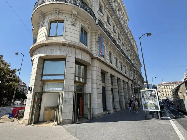 Plus de détails pour Local commercial à louer