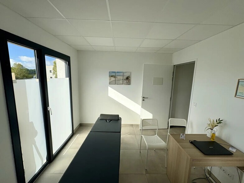 Bureau dans Velaux à louer - Photo de l’immeuble – Image 2 sur 3