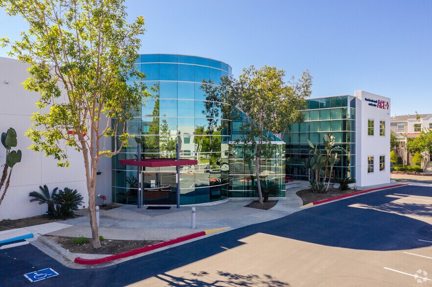 4851 Paramount Dr, San Diego, CA à louer - Photo de l’immeuble – Image 2 sur 5