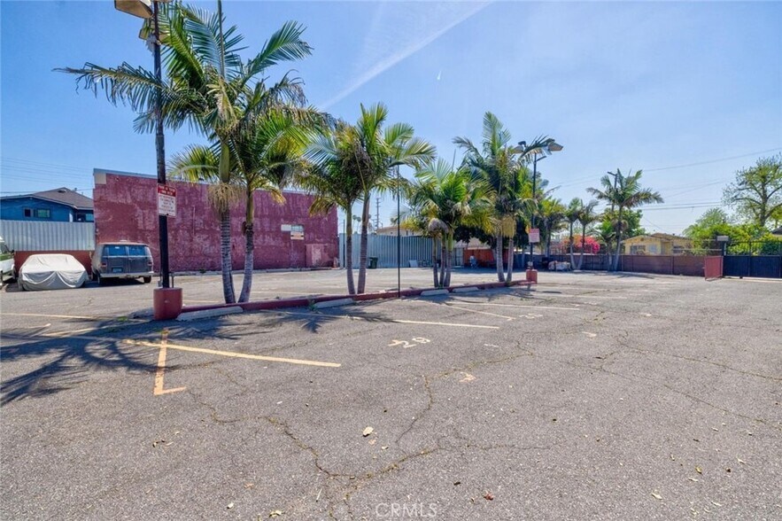 1437 E 61st St, Los Angeles, CA à vendre - Photo de l’immeuble – Image 2 sur 13