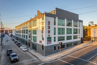 2301 E 7th St, Los Angeles, CA à louer Photo de l’immeuble– Image 1 sur 1