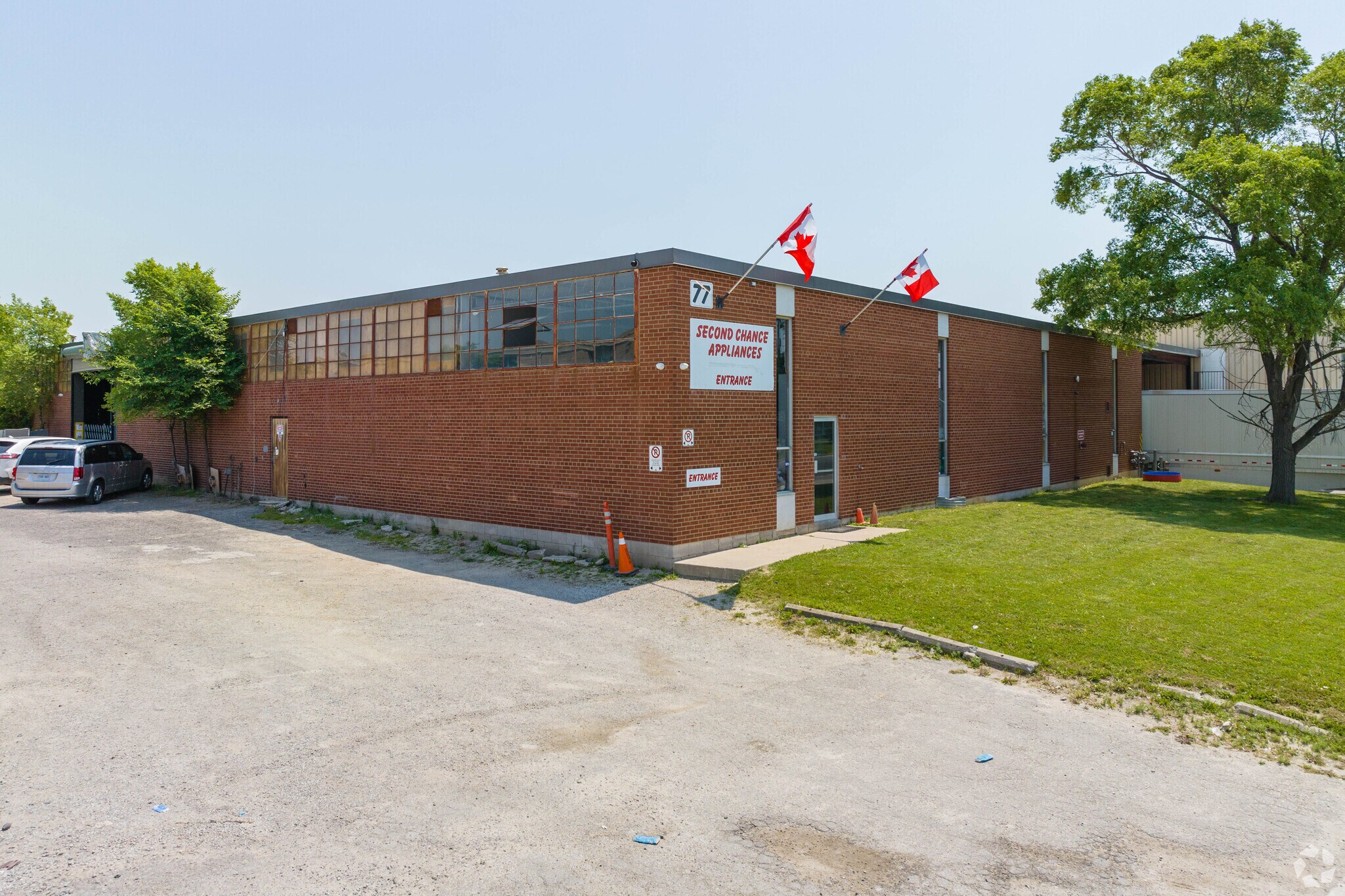 77 Rivalda Rd, Toronto, ON à louer Photo principale– Image 1 sur 7
