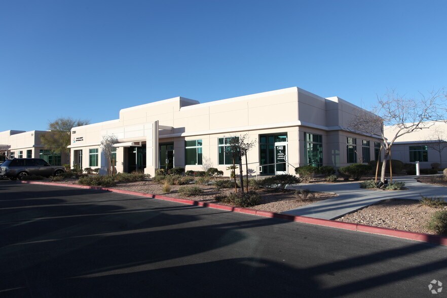 7381 Prairie Falcon Rd, Las Vegas, NV à louer - Photo principale – Image 1 sur 52