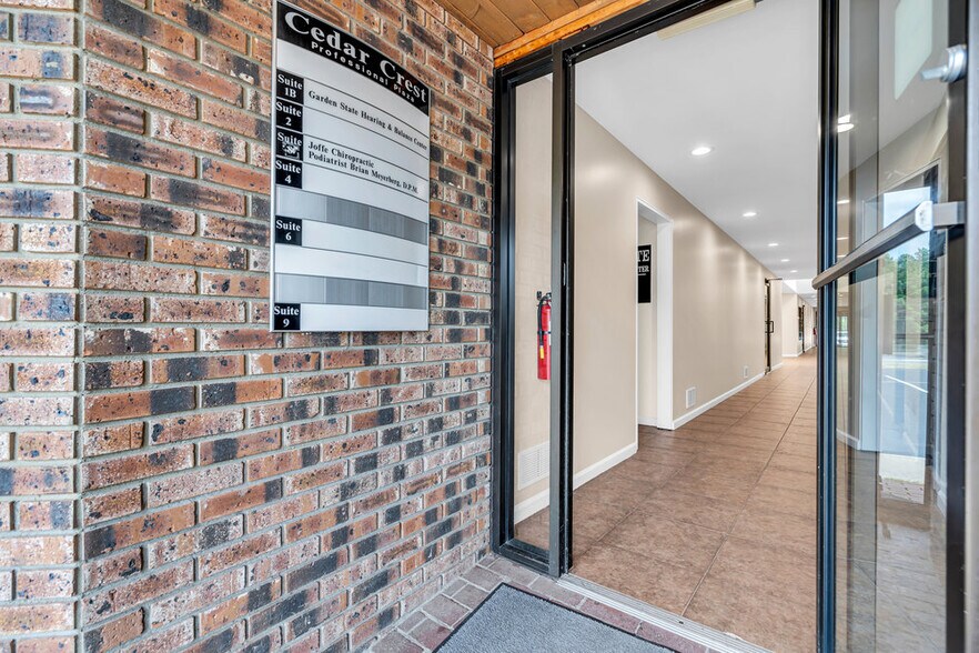 75 Lacey Rd, Whiting, NJ à louer - Photo intérieure – Image 3 sur 48